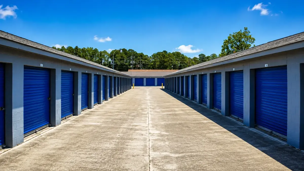 Wide Drive Aisle at KO Storage of Jacksonville